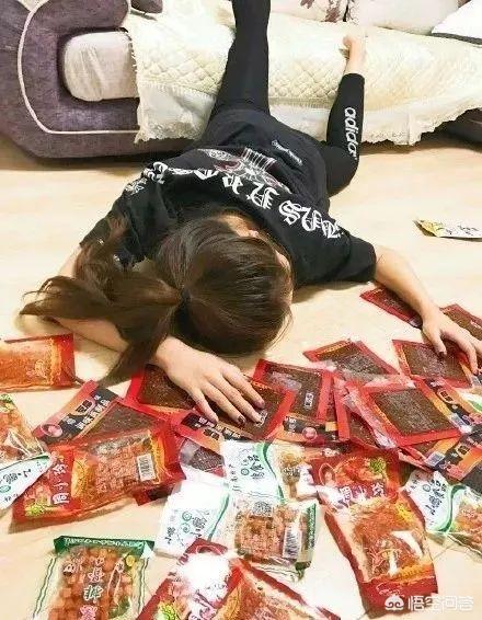 炫富摔:炫富挑战火了：为何最近流行“假摔”？