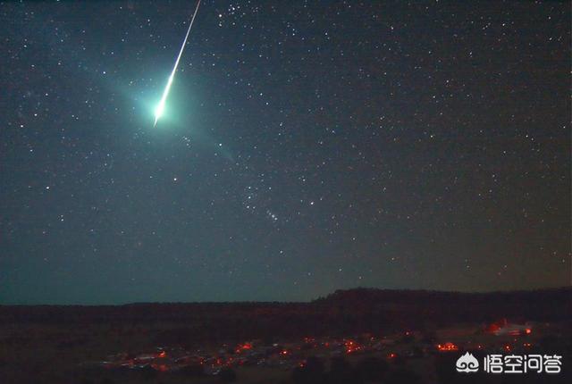 西安夜空出现真龙，刚才看到一颗星猛然一亮消失了，凌晨四点，是爆炸了吗