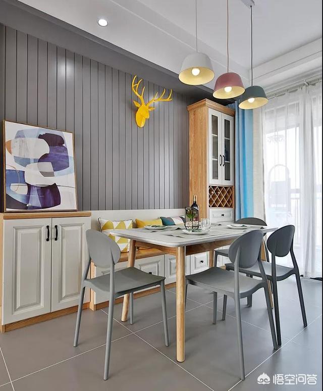 开门直接是餐厅和客厅入户门在餐厅和客厅中间怎么设计