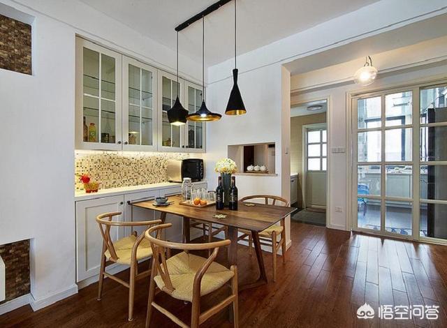 开门直接是餐厅和客厅入户门在餐厅和客厅中间怎么设计