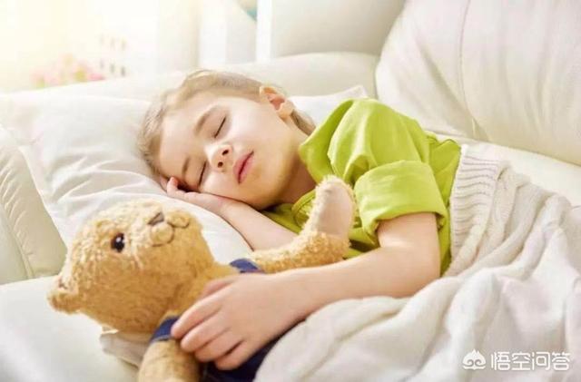 太晚分床睡坑惨了孩子，宝宝和父母分床睡晚了的话对孩子有什么危害吗