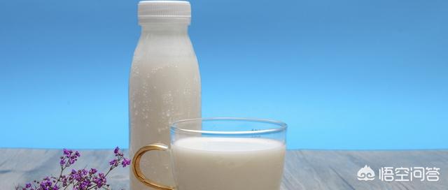 孕妈妈喝牛奶的好处有哪些，孕妇喝纯牛奶好还是喝奶粉好