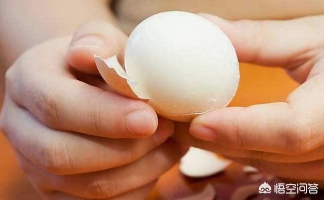 鸡蛋很难剥皮怎么办，为什么水煮鸡蛋，有时候好剥皮，有时候皮很难剥