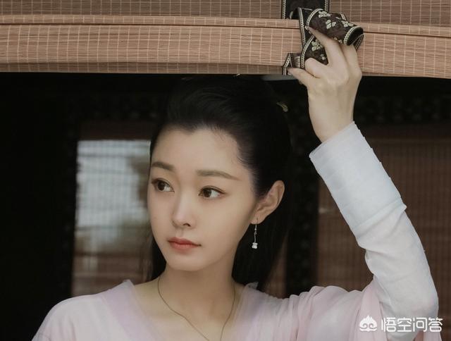 李沁挽张若昀:关晓彤在王牌里对花花是否比较冷淡