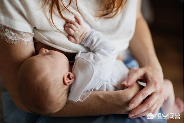 贪睡母女猫走红:怎么样让宝宝一晚上不吃母乳就能睡觉？