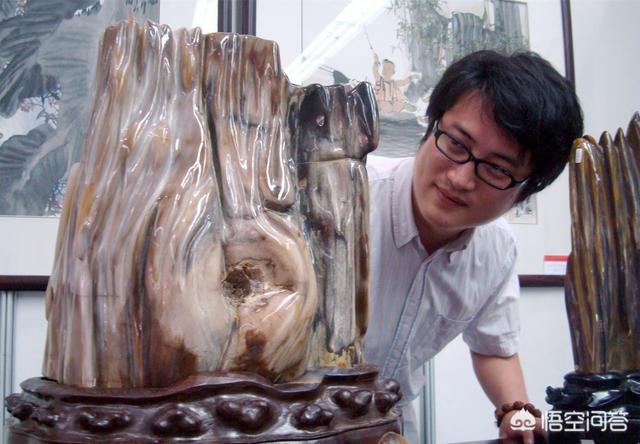 最贵的树化玉原石图片,请大师看一下:这方树化石玉化的怎么样？