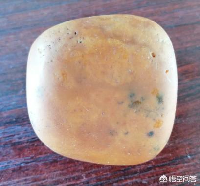 不透明的黄蜡石图片,有人说黄蜡石离水久了会开裂，是真的吗？