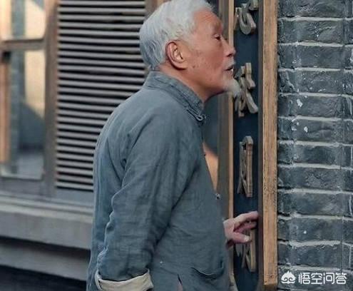 老酒馆小尊:《老酒馆》到点就走的老头什么身份