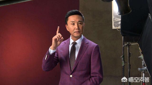 岳秀清:岳秀清与儿子亲吻引争议，二十出头还如此亲密，达康书记酸了吗？