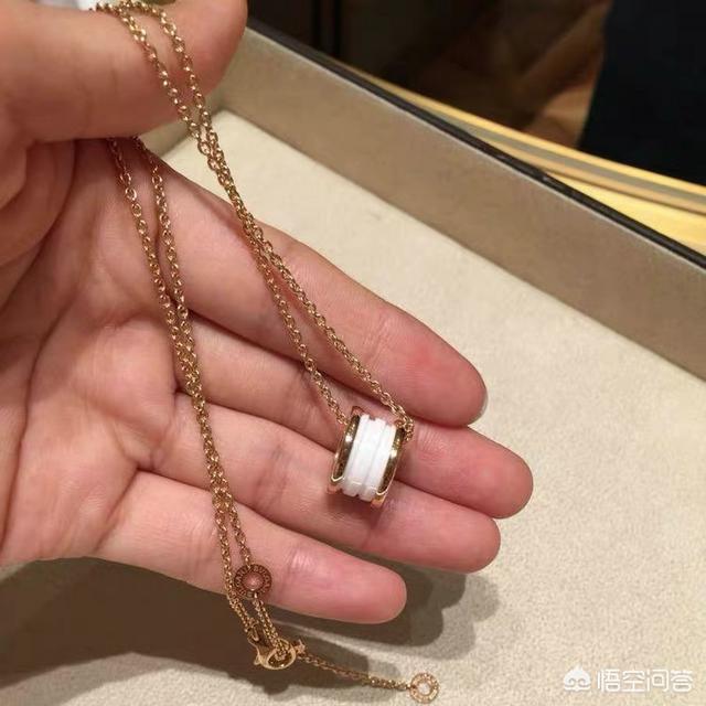 施华洛世奇道歉:想买条项链送女朋友，什么品牌好？