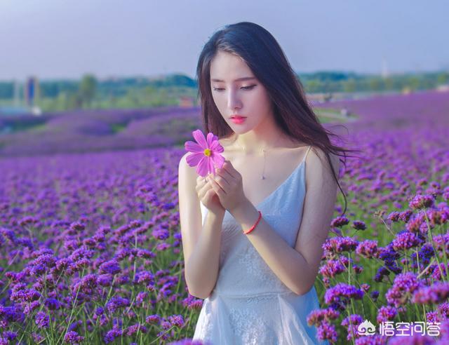 这几张花丛中的女生拍得怎么样,谁来点评一下？