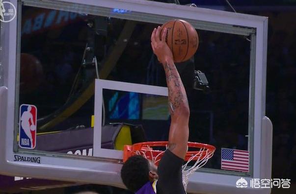 NBA有史以来有人摸到过篮板上沿吗？