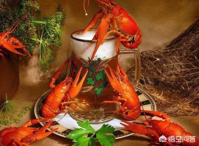 尿酸过高是尿毒症前兆吗:痛风患者，尿酸升高时，是不是肌酐也会跟尿酸一起升高？