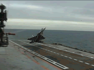 不死鸟武器:F14能够携带6枚AIM-54“不死鸟”导弹着舰吗？