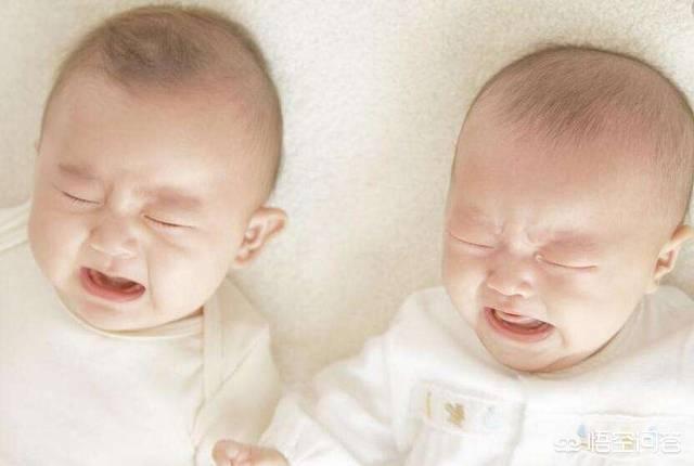 新生儿吐奶是什么原因;新生儿吐奶是什么原因怎么办