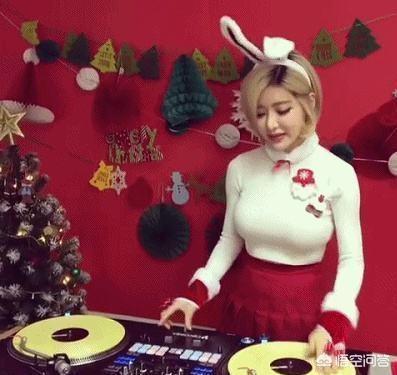面具歌手玛雅:韩国美女DJ黄素熙为什么会被球迷称为韩版赤木晴子？