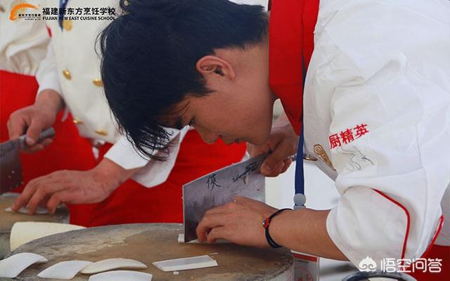 学厨师一般去哪个技校,国内有哪个出名的烹饪技校？
