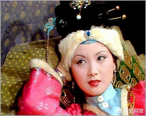 感觉《红楼梦》中小红比袭人趋炎附势多了,为什么大家夸小红而说袭人