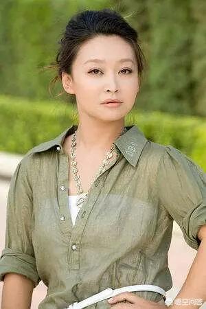 那些微表情没有任何的表演痕迹,让人觉得她就是一个活脱脱的农村婆娘