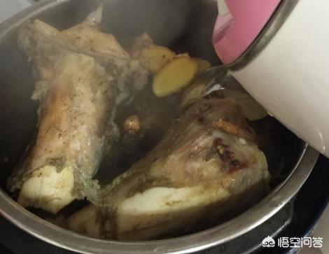 牛膝骨汤:牛大腿骨怎么熬汤比较好？