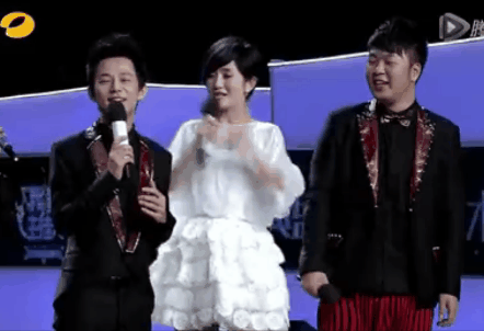 浩二下跪:为什么《驴得水》里，铁男跪下后，那么多人会觉得很沉重？