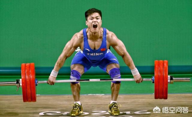 举重龙清泉:举重运动员是因为长期练举重才长不高的吗？