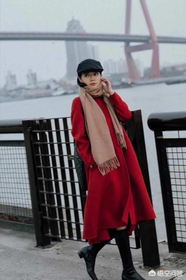 包臀修身连衣裙:紧身包臀裙如何能穿得性感而高级？