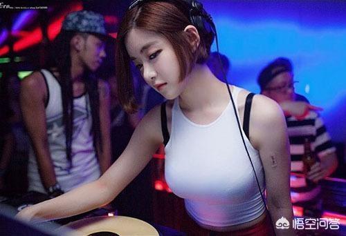 韩国美女DJ黄素熙为什么会被球迷称为韩版赤木晴