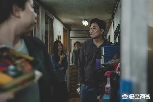寄生虫剧情:谁看过韩国电影《寄生虫》这部片子到底在讲什么