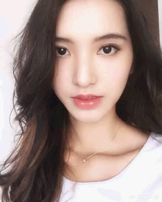武大校花黄灿灿:活在照片里的黄灿灿算得上武大校花吗？