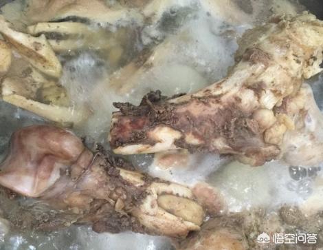 黄豆花生牛骨汤的功效:牛大腿骨怎么熬汤比较好？