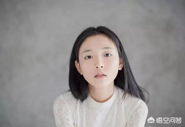 武大校花黄灿灿:活在照片里的黄灿灿算得上武大校花吗？
