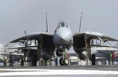 不死鸟武器:F14能够携带6枚AIM-54“不死鸟”导弹着舰吗？