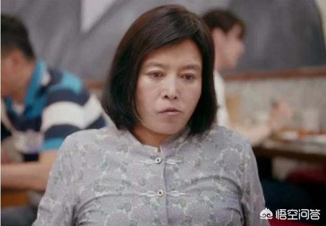 在《安家》中,房似锦的母亲潘贵雨这个人物实在太可恨了,但丁嘉丽的