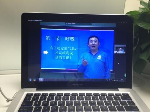 笔记本电脑选购常识:选购笔记本电脑的五大技巧 初中女生买多大的笔记本电脑好？