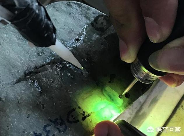 翡翠原石开窗后怎么保养,开窗的翡翠原石能买吗，还是直接买成品？