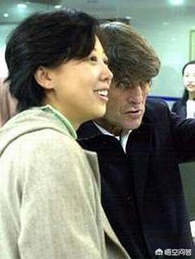 金宇彬复出画报:当年因为采访米卢爆红的美女记者李响去哪了？现状怎么样？