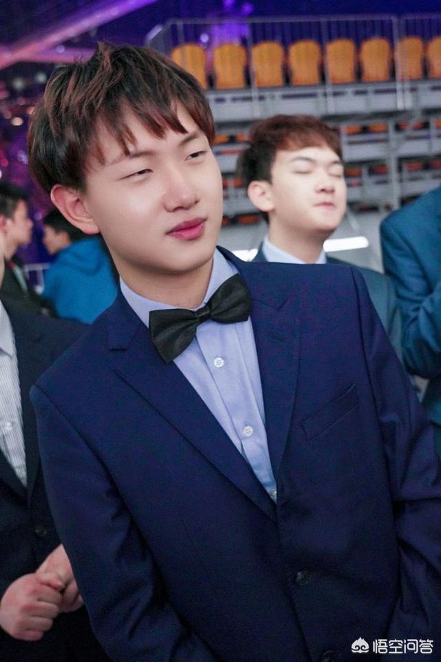 头条问答 - qg管理层透露:换上杰杰因队内没战边了,刺痛无法归队所以