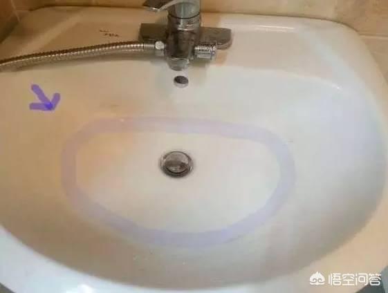厕所陈年尿碱如何除掉，坐便器里尿碱太厚怎么清除？