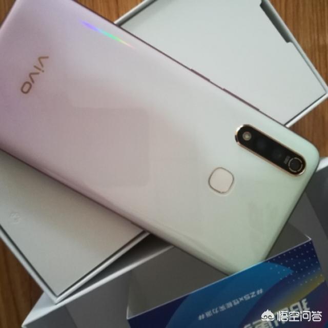 xungou618复制:1500元以下，有超越vivo z5X配置的手机吗？怎么样？