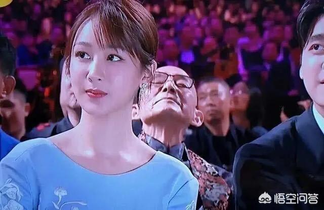 杨紫怼粉丝:为什么继227事件后，杨紫和迪丽热巴的粉丝互撕？如何看？