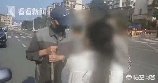 男子被牧羊犬袭击缝80多针:深圳一宠物狗咬伤七旬老人，女主人撒腿就跑，你怎么看？