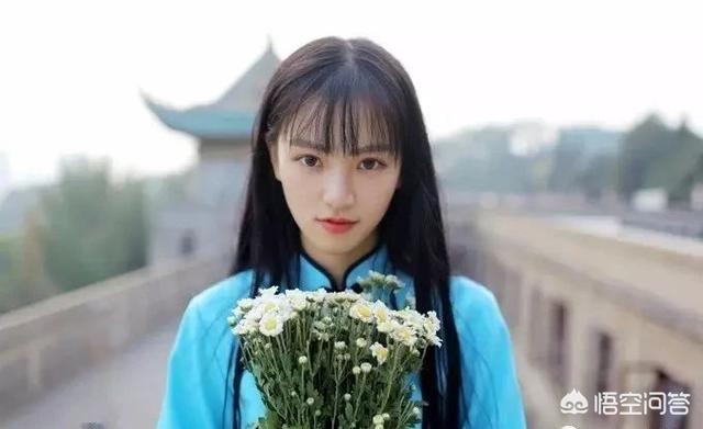 武大校花黄灿灿:活在照片里的黄灿灿算得上武大校花吗？