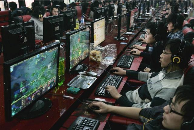 网吧通宵灵异事件:在网吧玩一晚上游戏，早上出来的时候是什么感觉？