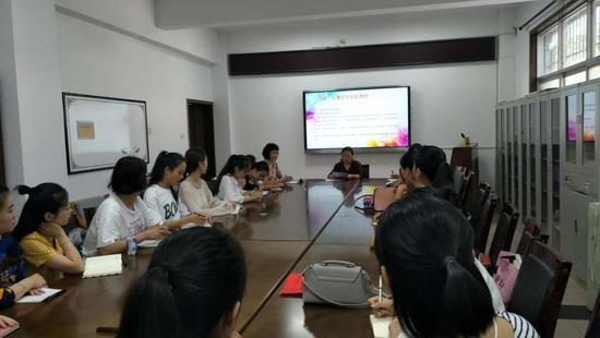 指导手培训:教育行业内，学校对刚进入工作的教师一般会提供哪些培训？