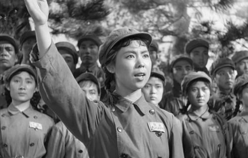 演员陈刚:关于老爸快跑里的袁水瑶是谁扮演的啊·？