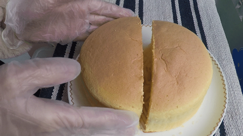 蛋糕在烤箱里涨起来又塌了,古早蛋糕在烤箱里回缩的原因？