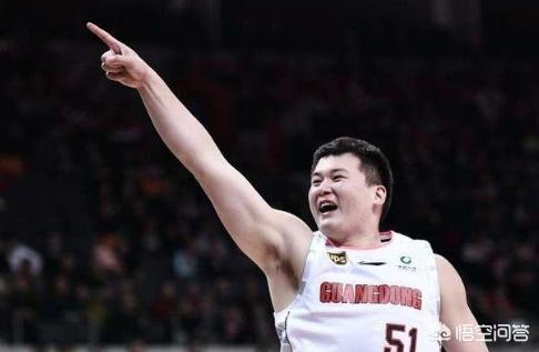 像徐杰、万圣伟这样的小将年薪有多少？有草根球星打野球收入高吗？