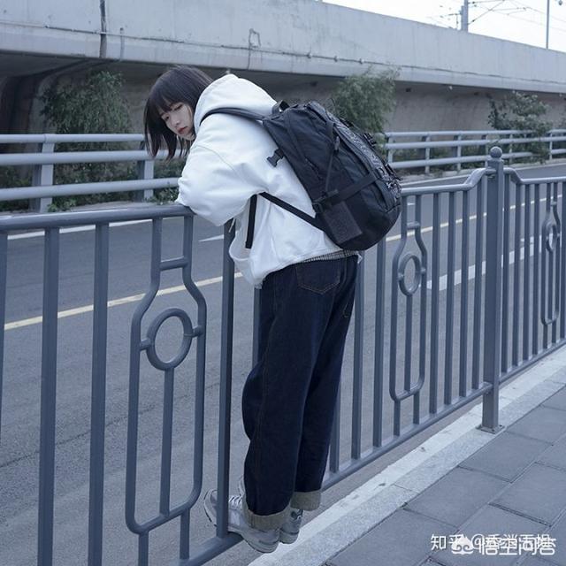 忠犬小八:不浮夸又有设计感的卫衣品牌或者淘宝店有哪些？ 忠犬小八梨形自制