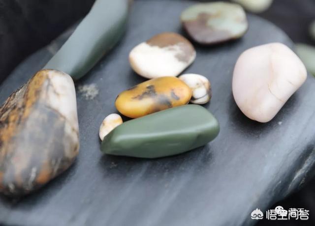 和田玉沙枣青籽料原石价格,“沙枣青”有什么特点？怎样收藏？